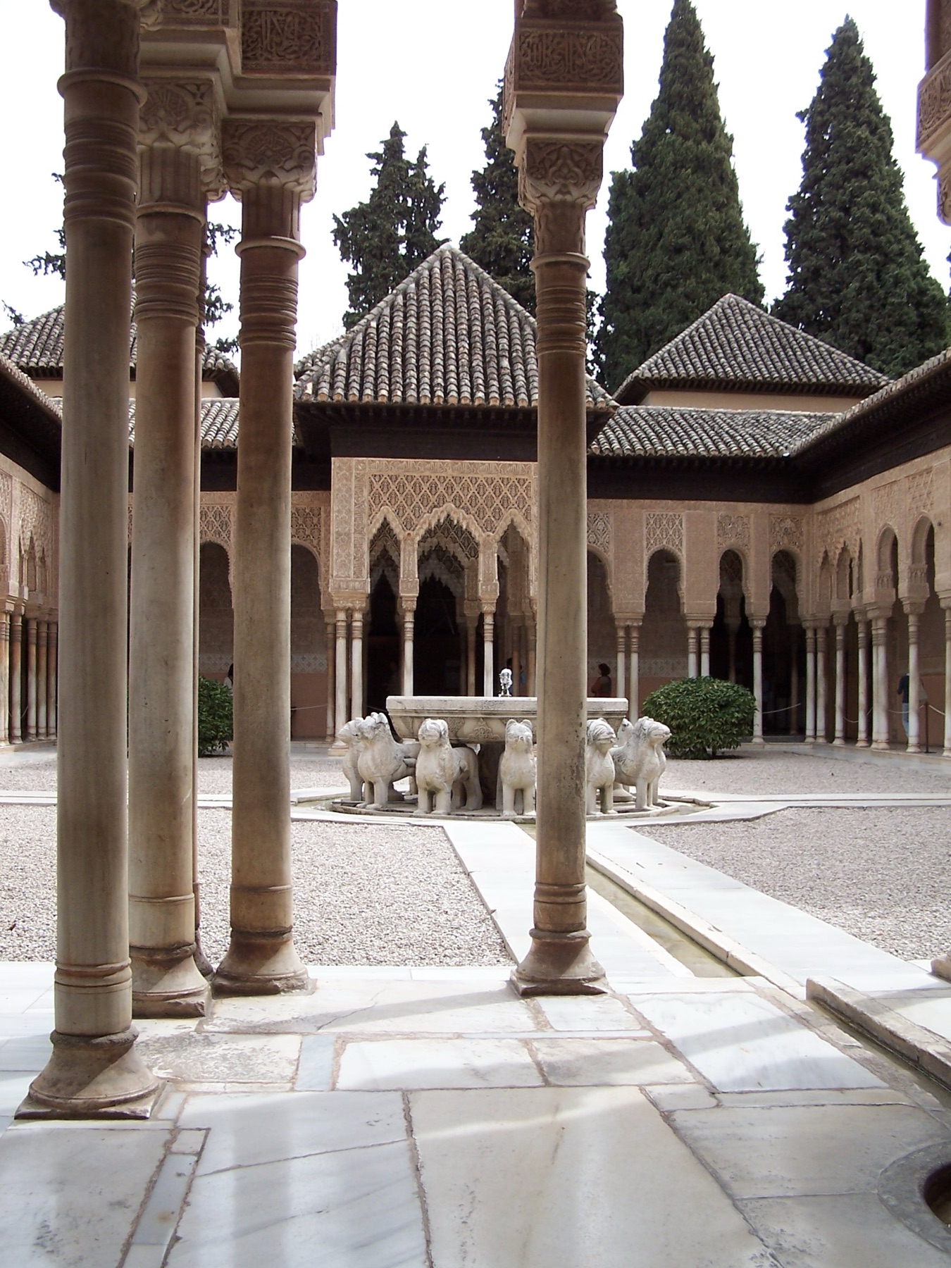Patio de los Leones en la Alhambra de Granada
