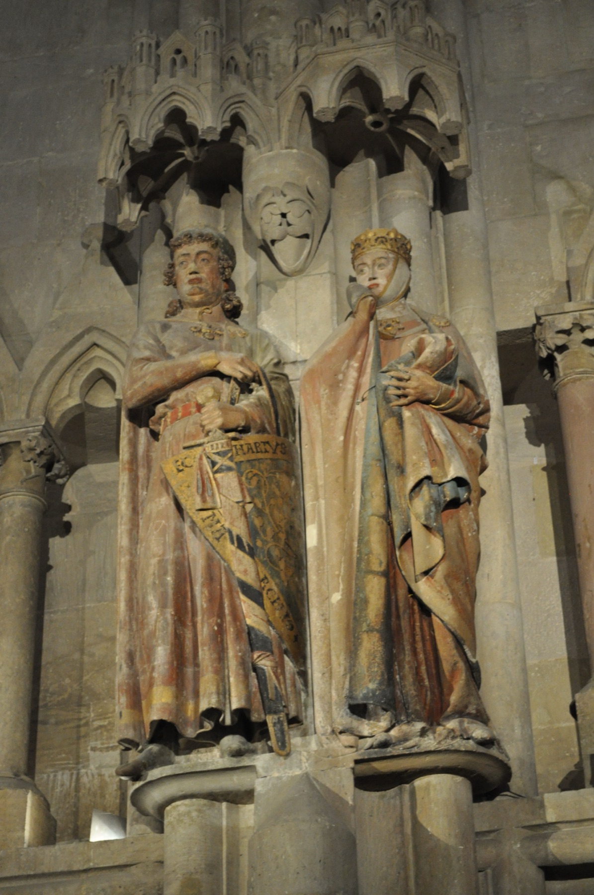 Estatuas goticas de Uta y Ekkehard en la catedral de Naumburg